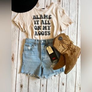 Levi’s Premium Ribcage shorts NWT